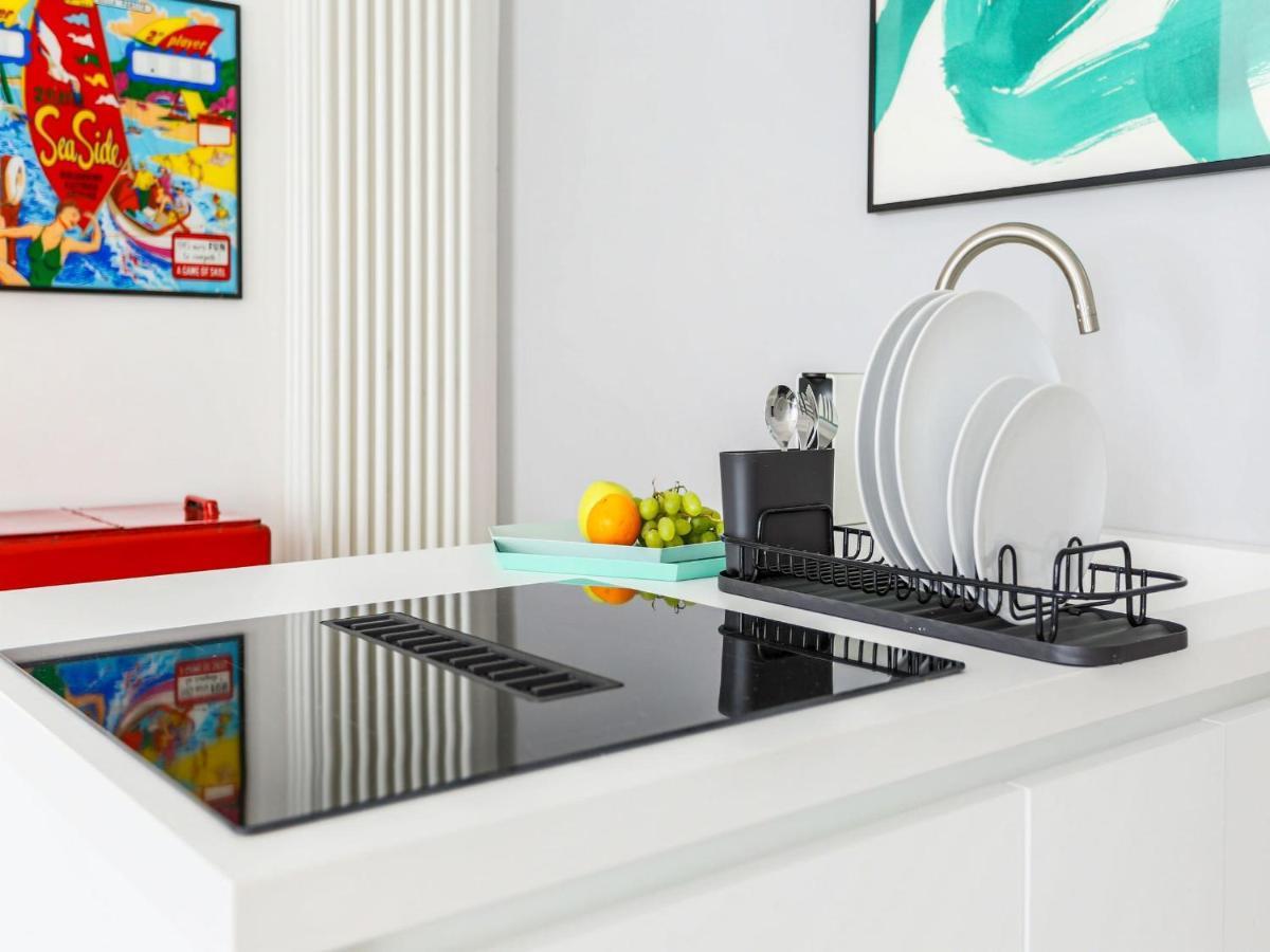The Rent - Colorful Center Apartment *